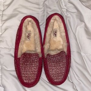 LIKE NEW PINK UGG SLIPPERS.